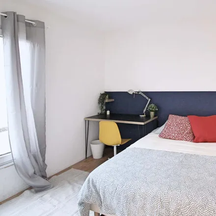 Rent this 4 bed room on 158;156;154 Rue Victor Hugo in 92300 Levallois-Perret, France
