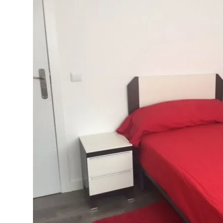 Rent this 4 bed room on Madrid in Calle Jaén, 28093 Getafe