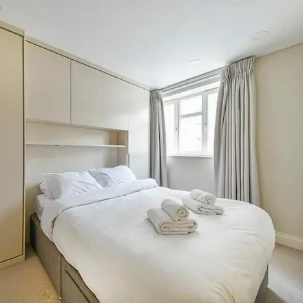 Image 4 - London, SW1W 8HR, United Kingdom - House for rent