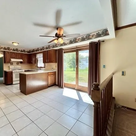 Image 2 - 19059 Laurell Circle, Strongsville, OH 44136, USA - House for sale