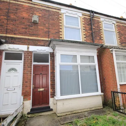 Rent this 2 bed townhouse on Carlton Avenue in Hull, HU9 5QS