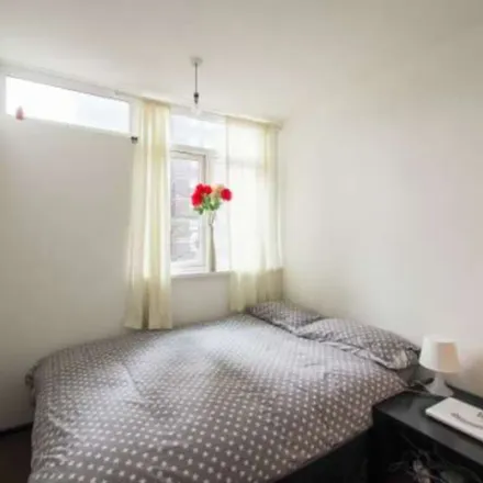 Image 2 - 31-50 Shadwell Gardens, St. George in the East, London, E1 2QQ, United Kingdom - Apartment for rent