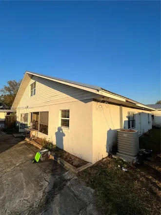 Image 3 - 1041 Hawthorne Drive, Sebring, FL 33870, USA - House for sale