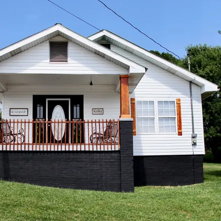 Buy this 2 bed house on 794 Lee Street in Corbin, KY 40701