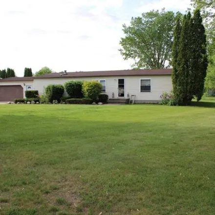 Buy this 3 bed house on 2033 North Mackenzie Lane in Mount Pleasant, MI 48858