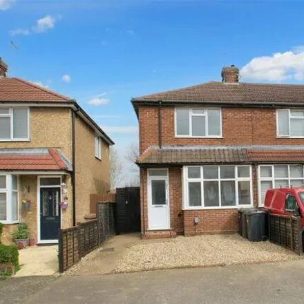 Rent this 2 bed house on Peartree Road in Luton, LU2 8AZ