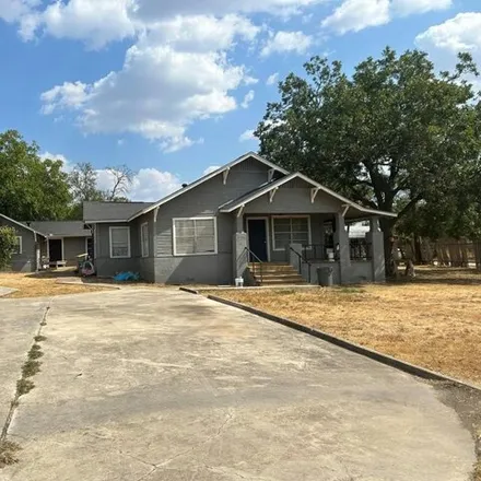 Image 1 - 701 Beech Street, Kerrville, TX 78028, USA - House for sale