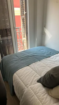 Rent this 9 bed room on Calle de Tetuán