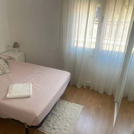 Rent this 4 bed room on Carrer d'Hartzenbusch in 8, 08001 Barcelona