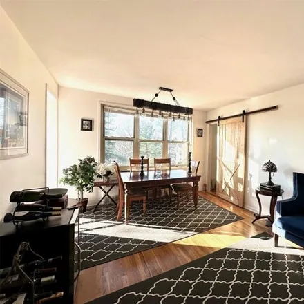 Image 5 - 23-45 Bell Boulevard, New York, NY 11360, USA - Apartment for sale