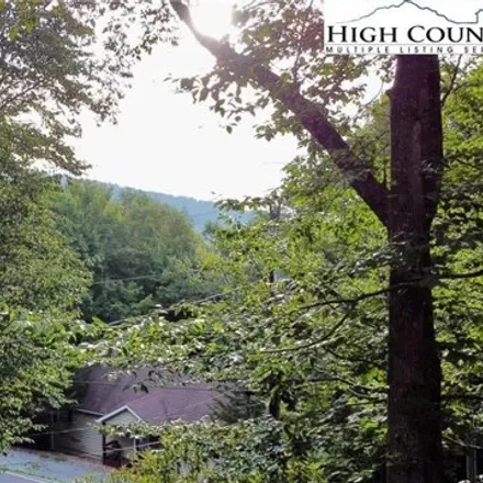 Image 3 - 180 Pond Creek Road, Beech Mountain, NC 28604, USA - House for sale