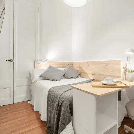 Rent this 9 bed room on Luigi in Via Laietana, 41