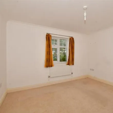 Image 6 - Farningham Road, Croydon Road, Tandridge, CR3 6QF, United Kingdom - Apartment for sale