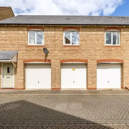 Buy this 2 bed townhouse on Kempton Close in Chesterton, OX26 1AB