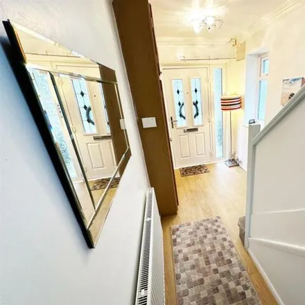 Image 7 - 39 Carr Manor Road, Leeds, LS17 5AZ, United Kingdom - Duplex for sale