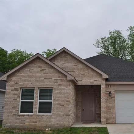 Buy this 3 bed house on 141 Coats Street in Waxahachie, TX 75165