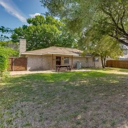 Image 3 - 810 Phillips Drive, Ennis, TX 75119, USA - House for sale