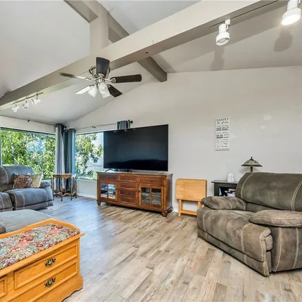 Image 2 - 3025 Riviera Heights Drive, Lake County, CA 95451, USA - House for sale