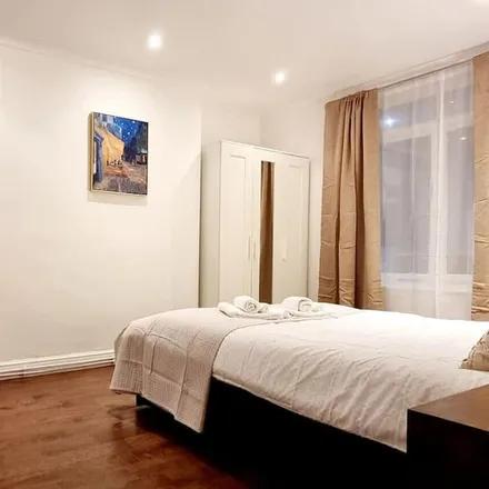 Rent this 3 bed apartment on London in N7 9SL, United Kingdom