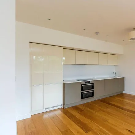 Rent this 3 bed apartment on Edmunds Point (1-91) in Bollo Lane, London