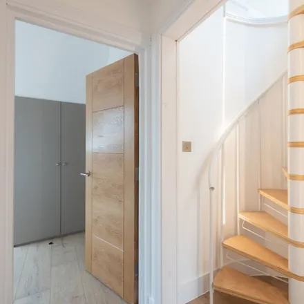 Image 5 - 14 Lambolle Road, Primrose Hill, London, NW3 4HS, United Kingdom - Apartment for rent