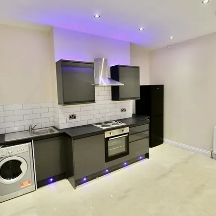 Image 2 - 189 Royal Park Terrace, Leeds, LS6 1NH, United Kingdom - House for rent