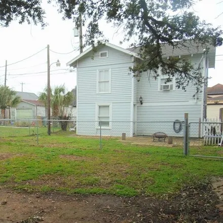 Rent this 1 bed house on 5145 Avenue O ½ in Galveston, TX 77551