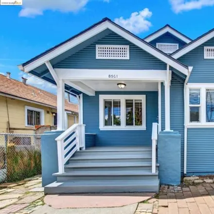 Buy this 3 bed house on 8501 Dowling Street in Oakland, CA 94621