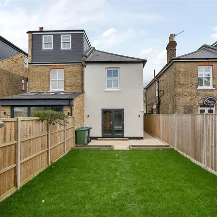 Rent this 3 bed duplex on Craven Road in London, KT2 6LW