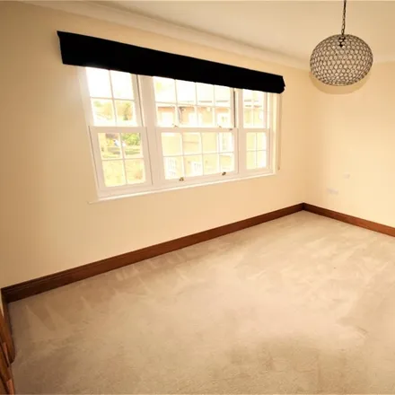 Image 6 - Layter's Green Lane, Gerrards Cross, SL9 8TH, United Kingdom - Apartment for rent