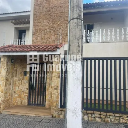 Rent this 4 bed house on Rua da Aparecida in Guaxupé - MG, 37800