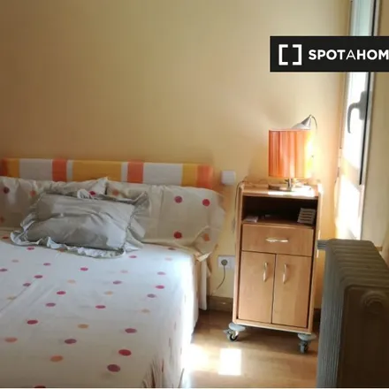 Rent this 1 bed room on Madrid in Parroquia Virgen de La Nueva, Calle de Calanda