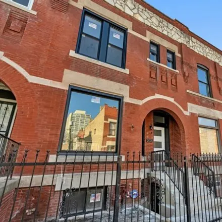 Image 2 - 3634 South Calumet Avenue, Chicago, IL 60653, USA - House for sale