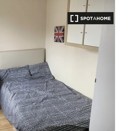 Rent this 4 bed room on Hooke House in Gernon Road, London