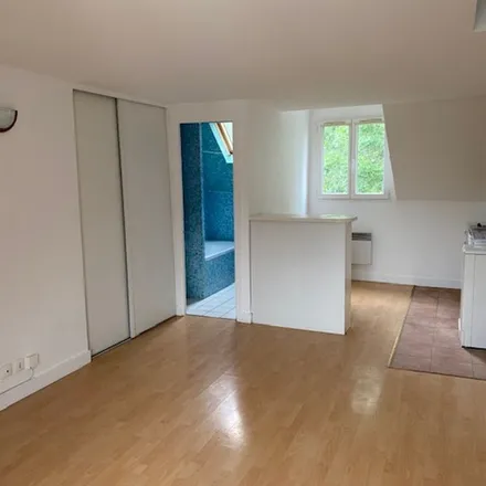 Rent this 2 bed apartment on 5 Clos des 3 Arpents in 91430 Igny, France
