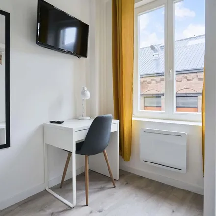 Image 3 - 29 Rue Lestiboudois, 59037 Lille, France - Apartment for rent