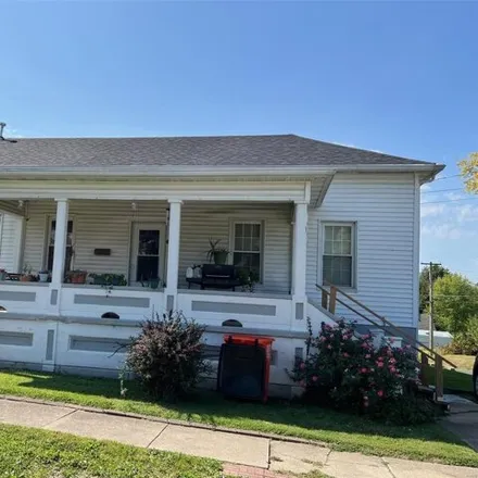 Buy this 3 bed house on 925 West Tower Street in Vandalia, IL 62471