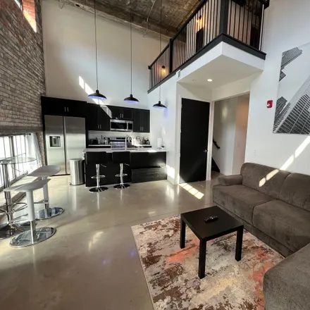 Rent this 3 bed loft on Southwest Trafficway at 27th in Summit Street, Kansas City