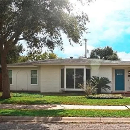 Buy this 3 bed house on 437 Bermuda Place in Corpus Christi, TX 78411