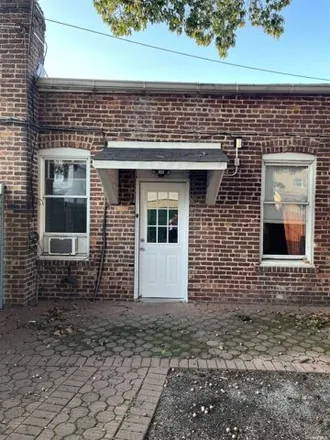 Rent this 1 bed house on 281 Hillside Avenue in Village of Williston Park, NY 11596