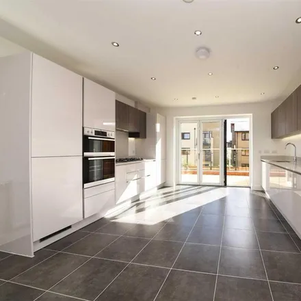 Image 2 - Peter Collinson Vale, London, NW7 1RW, United Kingdom - Duplex for rent