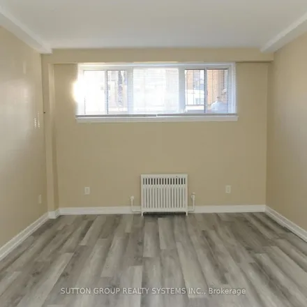 Image 4 - 302 Lauder Avenue, Old Toronto, ON M6E 3K4, Canada - Apartment for rent