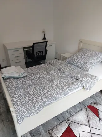 Rent this 4 bed apartment on Am Wehrbusch 7 in 30880 Laatzen, Germany