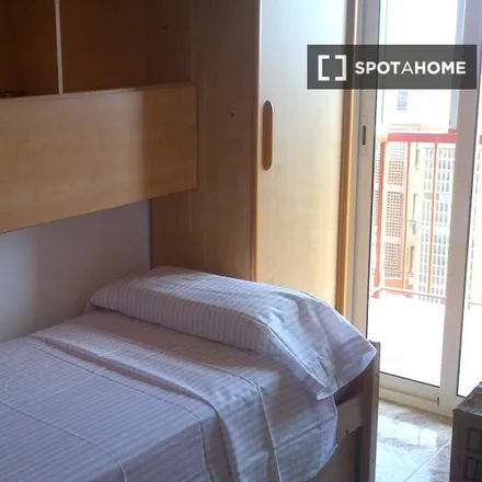 Rent this 3 bed room on Avinguda de Can Serra in T-45, 08906 l'Hospitalet de Llobregat