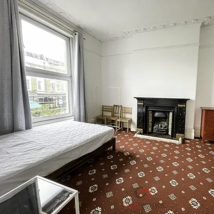 Rent this 3 bed apartment on Piccolo Olivio in 284 Caledonian Road, London