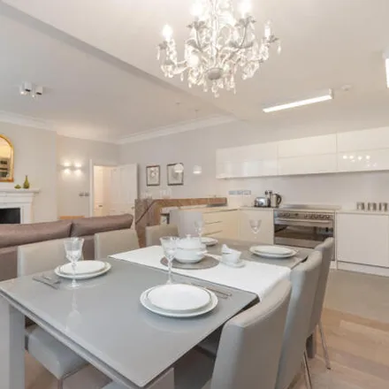 Rent this 2 bed room on Park Mansions in Knightsbridge, London
