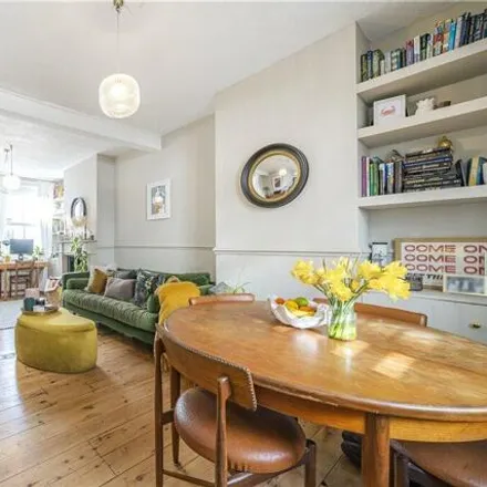 Image 9 - 19 Douro Street, Old Ford, London, E3 2TS, United Kingdom - Townhouse for sale