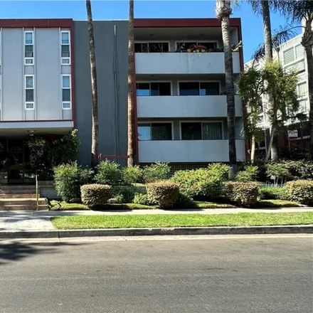 Rent this 2 bed condo on 4915 Tyrone Avenue in Los Angeles, CA 91423
