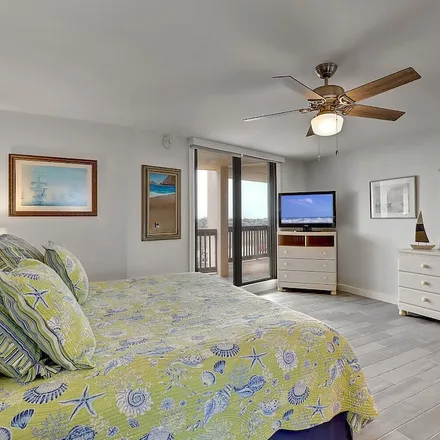 Rent this 1 bed condo on Port Aransas in TX, 78373