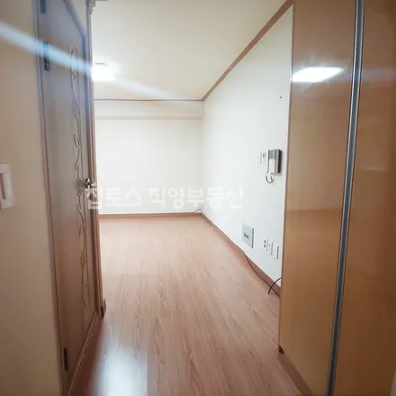 Rent this studio apartment on 서울특별시 은평구 응암동 752-9